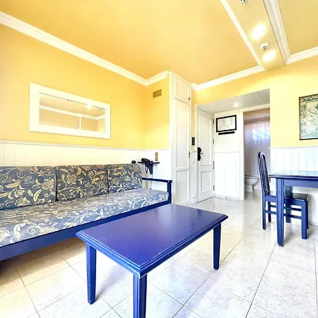 At Few Metres From The Beach, With Heated Pool And Beautiful View アパート *